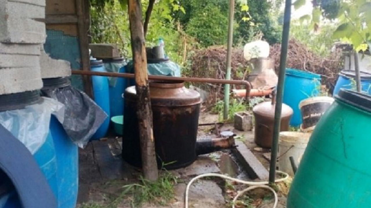 Иззеха над 750 литра ракия от незаконен казан