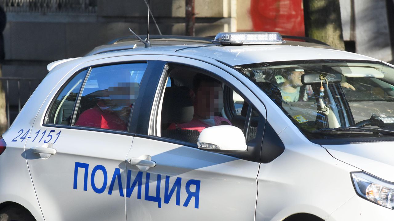 Полицаи задържаха във Видин двама мъже с предмети за подправяне на платежни инструменти