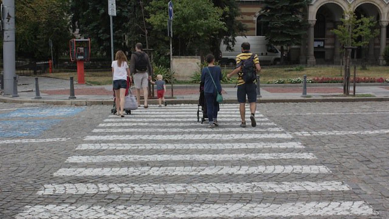 Жена е била блъсната от автобус на пешеходна пътека в Ловеч