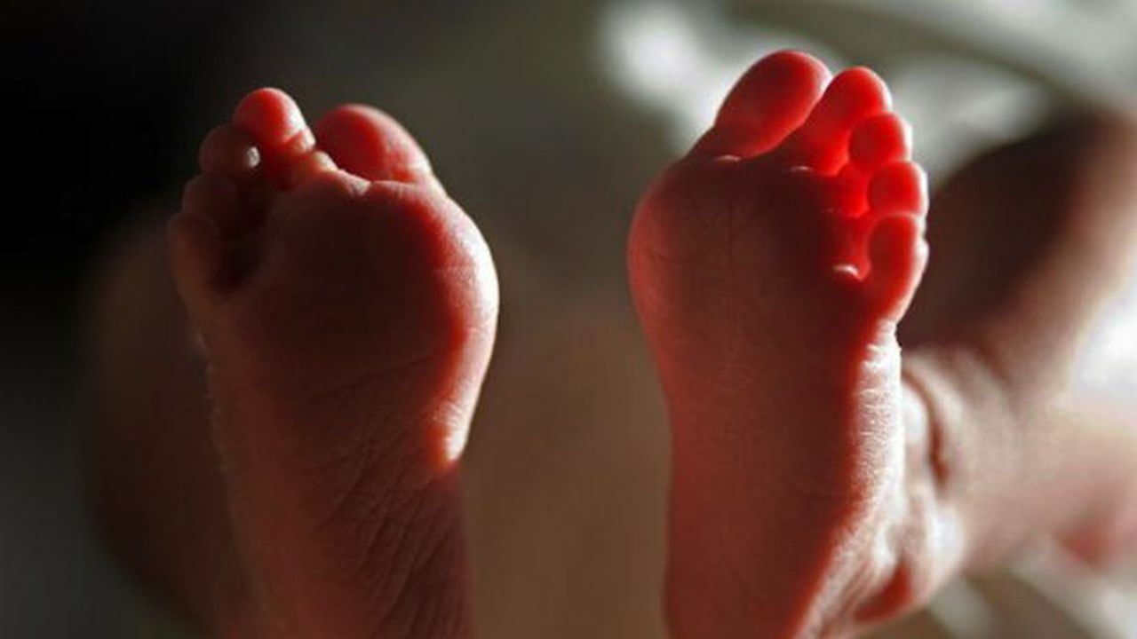 Жена с отстранена шийка на матката роди момиченце