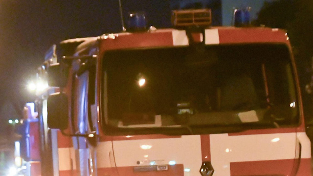 Ловешки огнеборци гасиха голям пожар в село Славяни