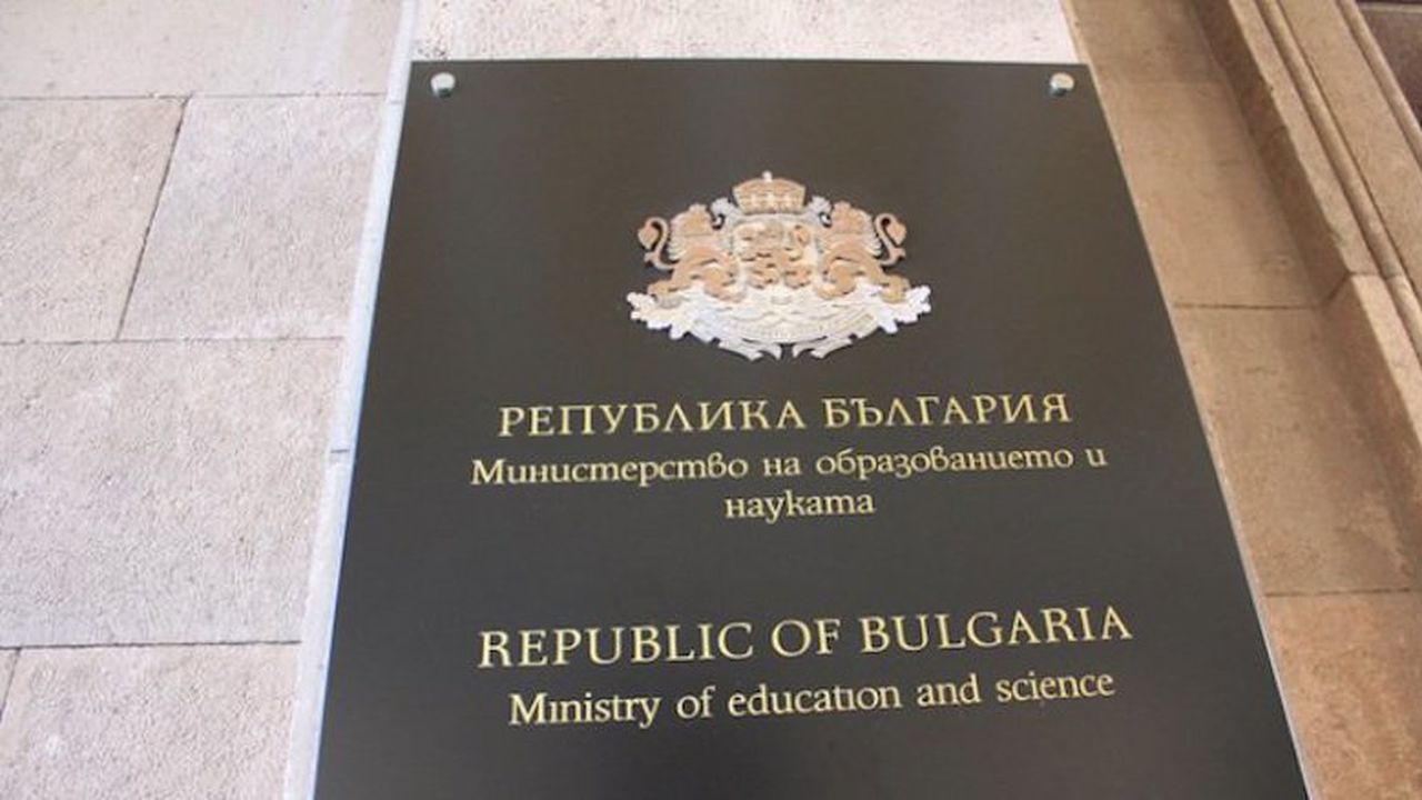 До дни става ясно ще има ли нови учебници за 1-ви и 5-и клас