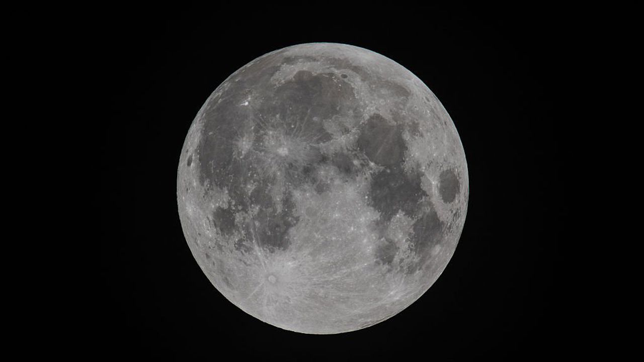 Руснак каца на Луната