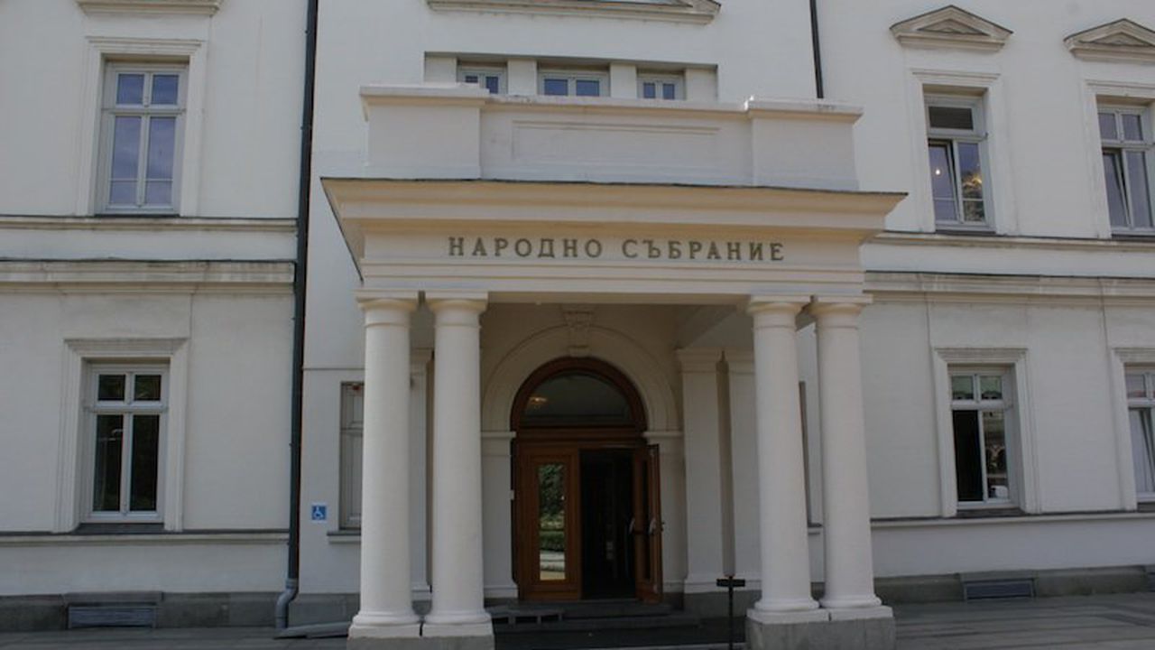 Трябва ли да продължим да имитираме охрана на нашето въздушно пространство, чуди се Байрактаров