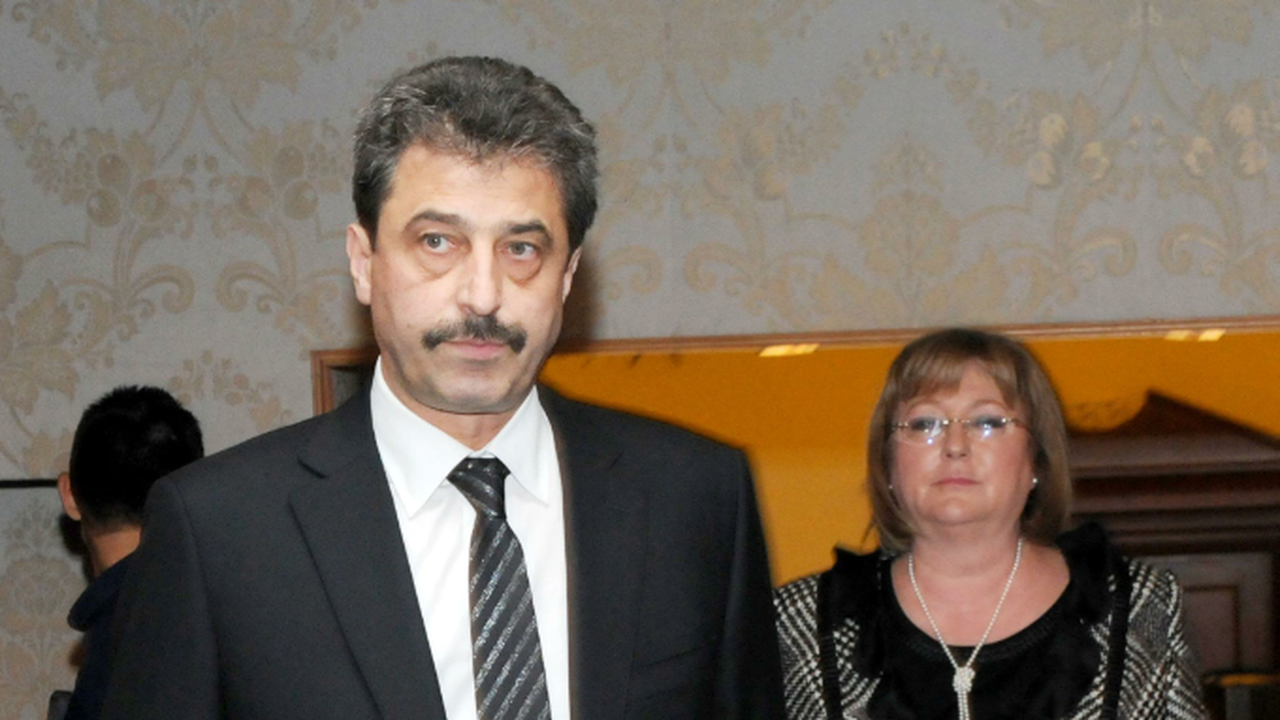 Сръбски вестник: Цветан Василев изнудва президента на Сърбия