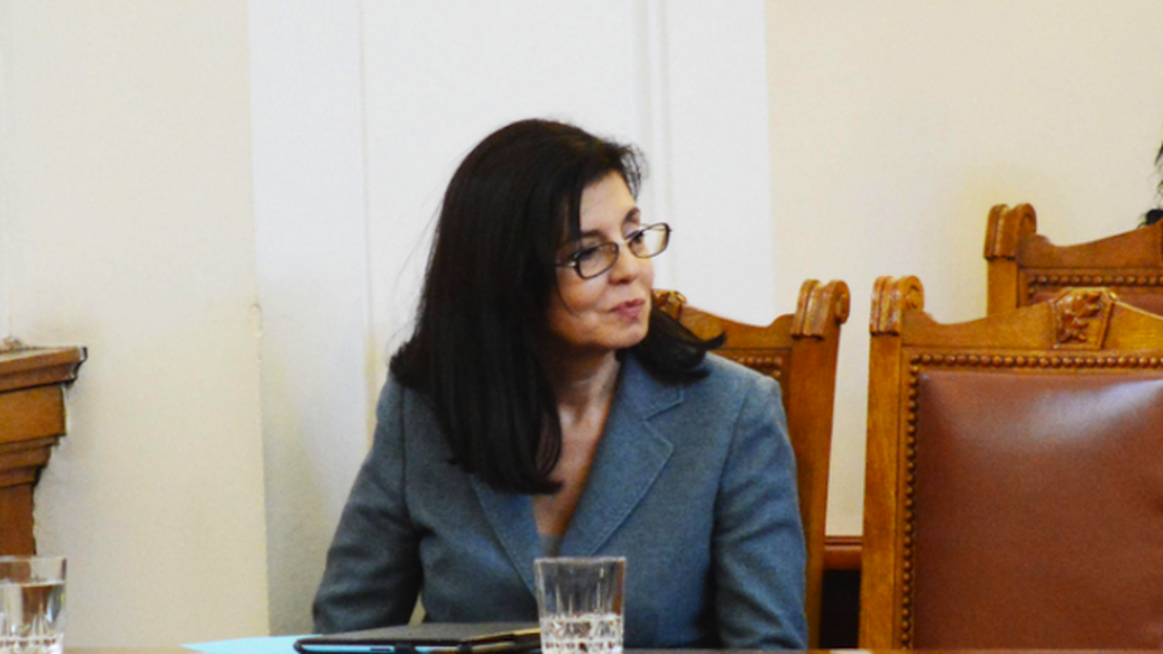 Кунева: Можем да се поздравим с честно проведена матура