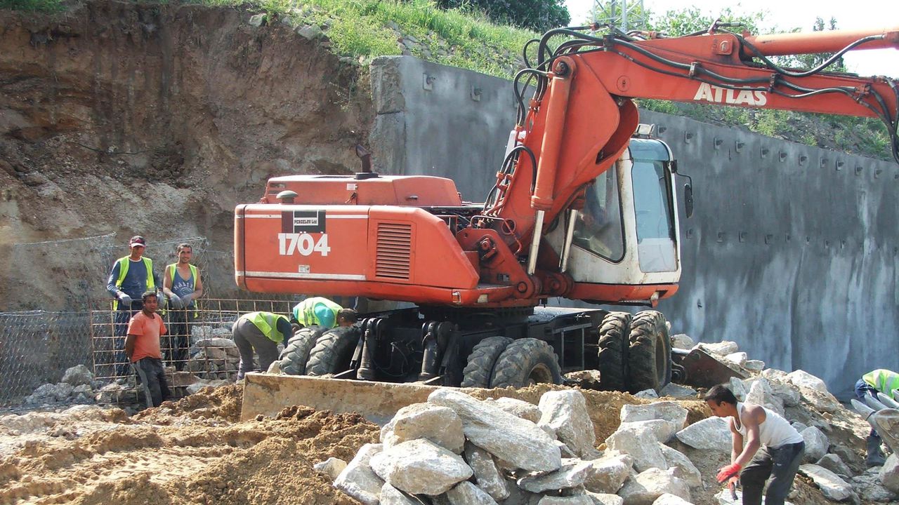 Асфалтират над 17 км пътища в Разлог