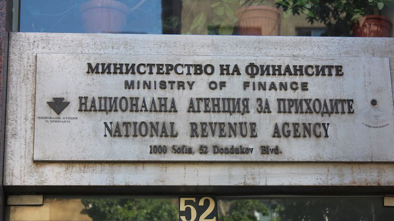 Близо двойно по-скъпо ще е възстановяването на здравните права през 2016 г.