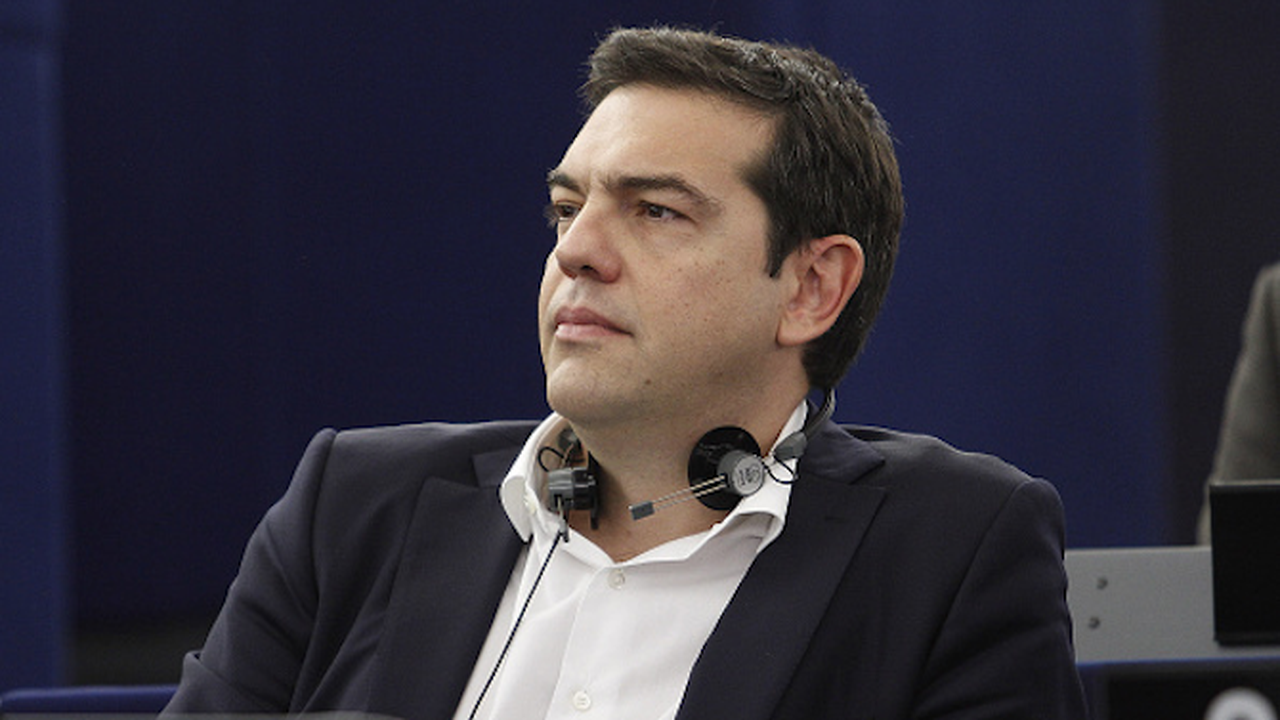 Майката на Ципрас: Той не яде и не спи, защото има дълг към хората