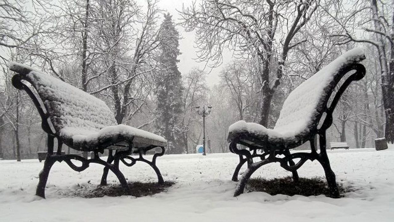 Студът продължава в 11 области и утре