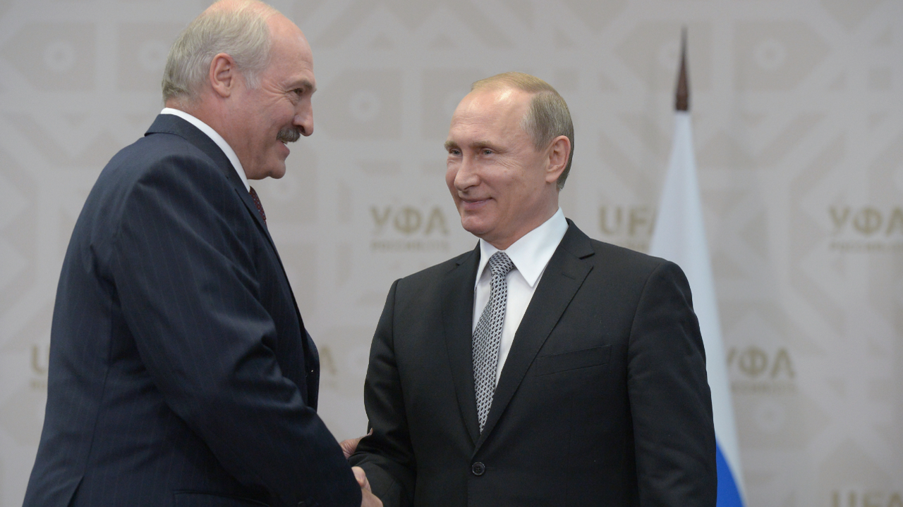 Президентът на Беларус обърка Путин с премиера Медведев