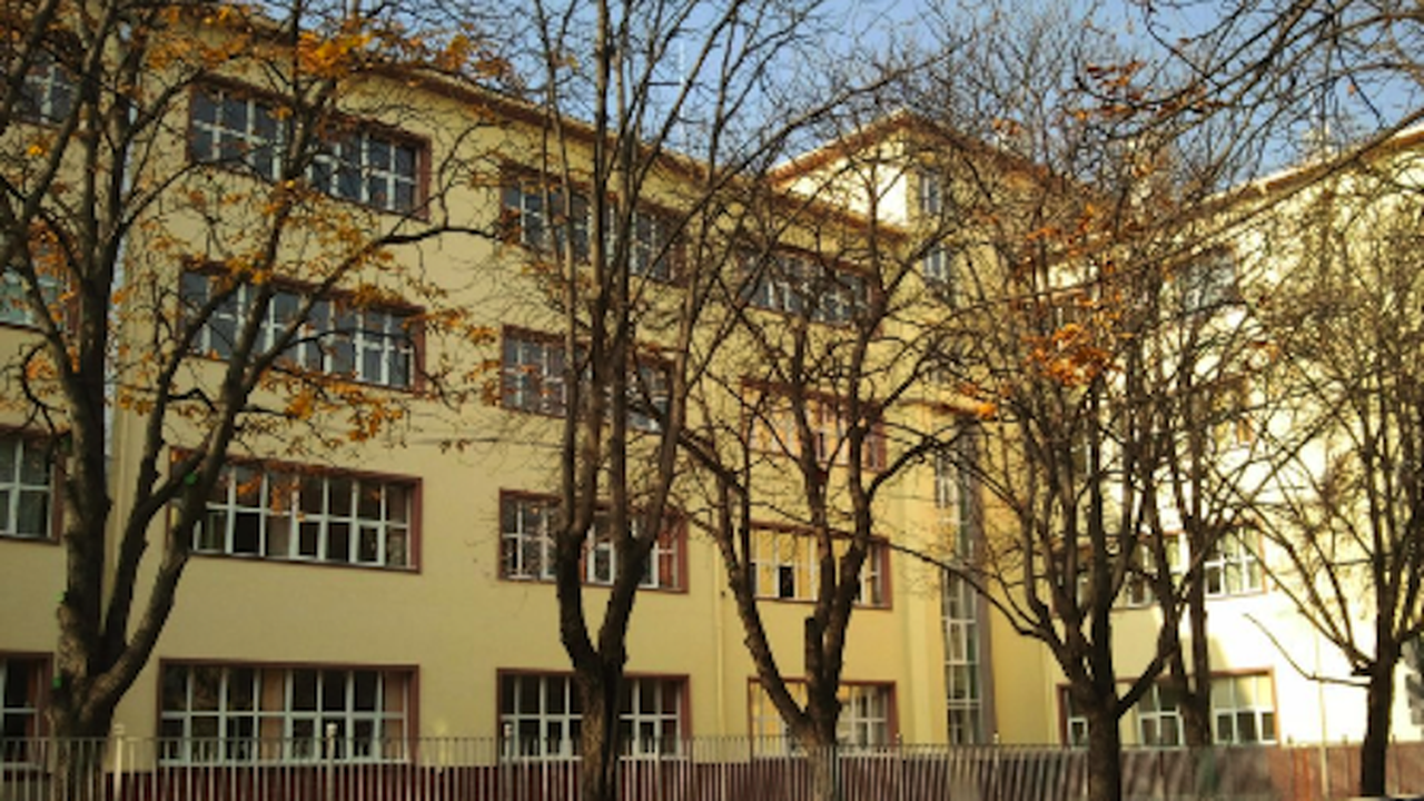 Цял клас напуска столично училище заради проблеми с ръководството