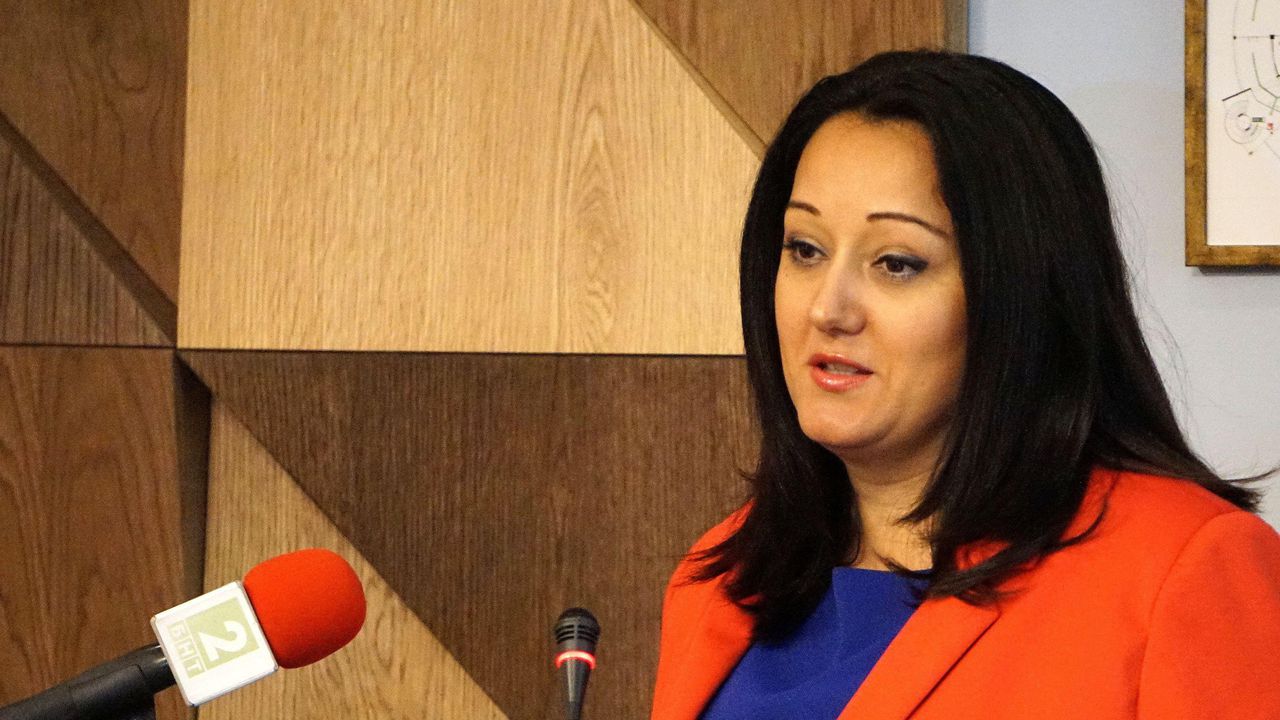 Лиляна Павлова: Важно е по пътищата, които строим, да не си тръгват младите (видео)