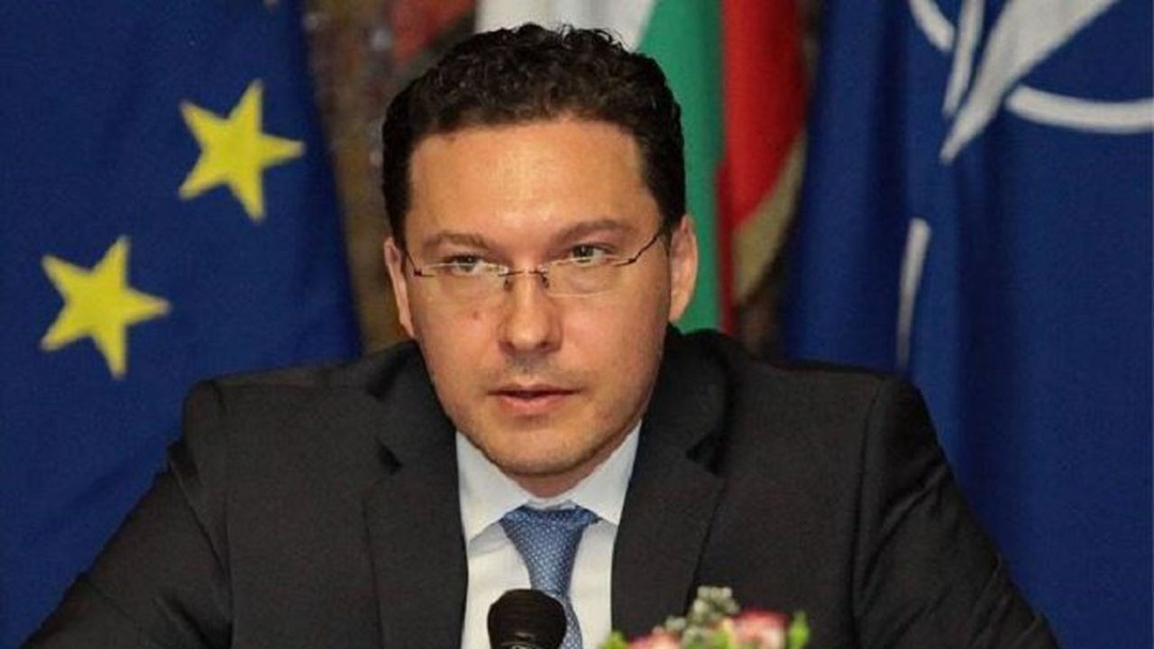 Външният министър Даниел Митов стана баща