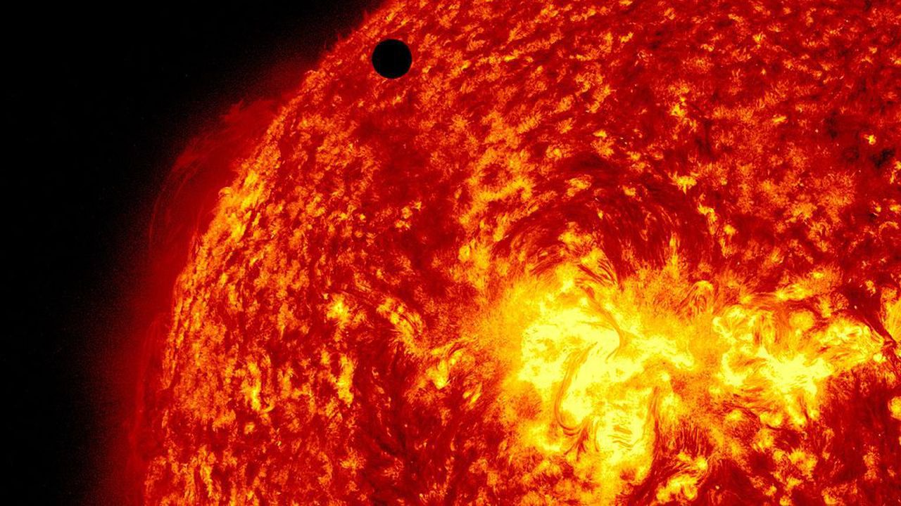 NASA откри огромна растяща дупка на повърхността на Слънцето