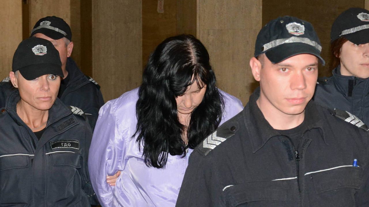 Отложиха делото срещу акушерката Емилия Ковачева. Тя била в тежко и тревожно състояние (видео)