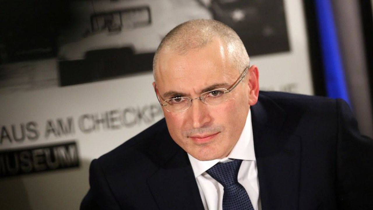 Руските власти привикаха на разпит бащата на Ходорковски