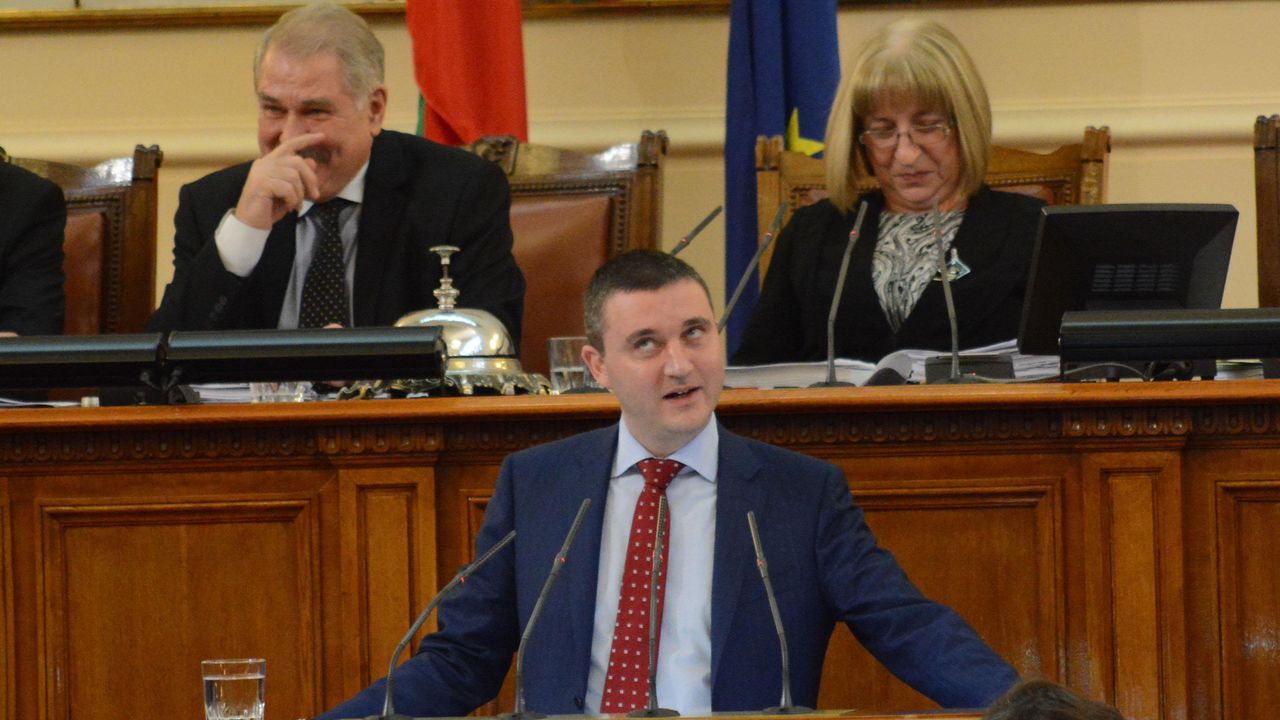 Горанов: Правят се опити да се дискредитират изводите от доклада на "Аликс Партнърс" (виде