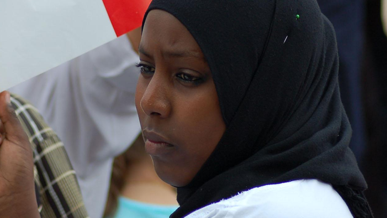 „Еър Франс“ иска от стюардесите си да са със забрадки, докато са в Техеран