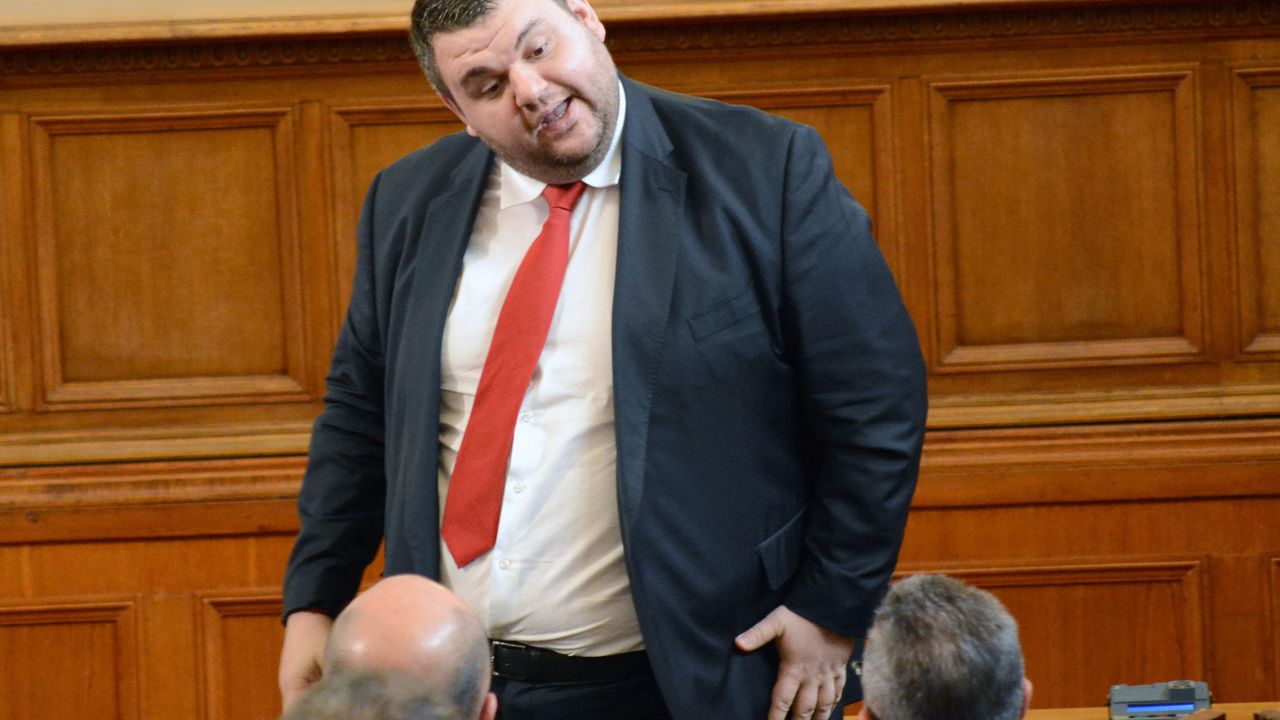 Данъчните проверяват фирмите на Делян Пеевски