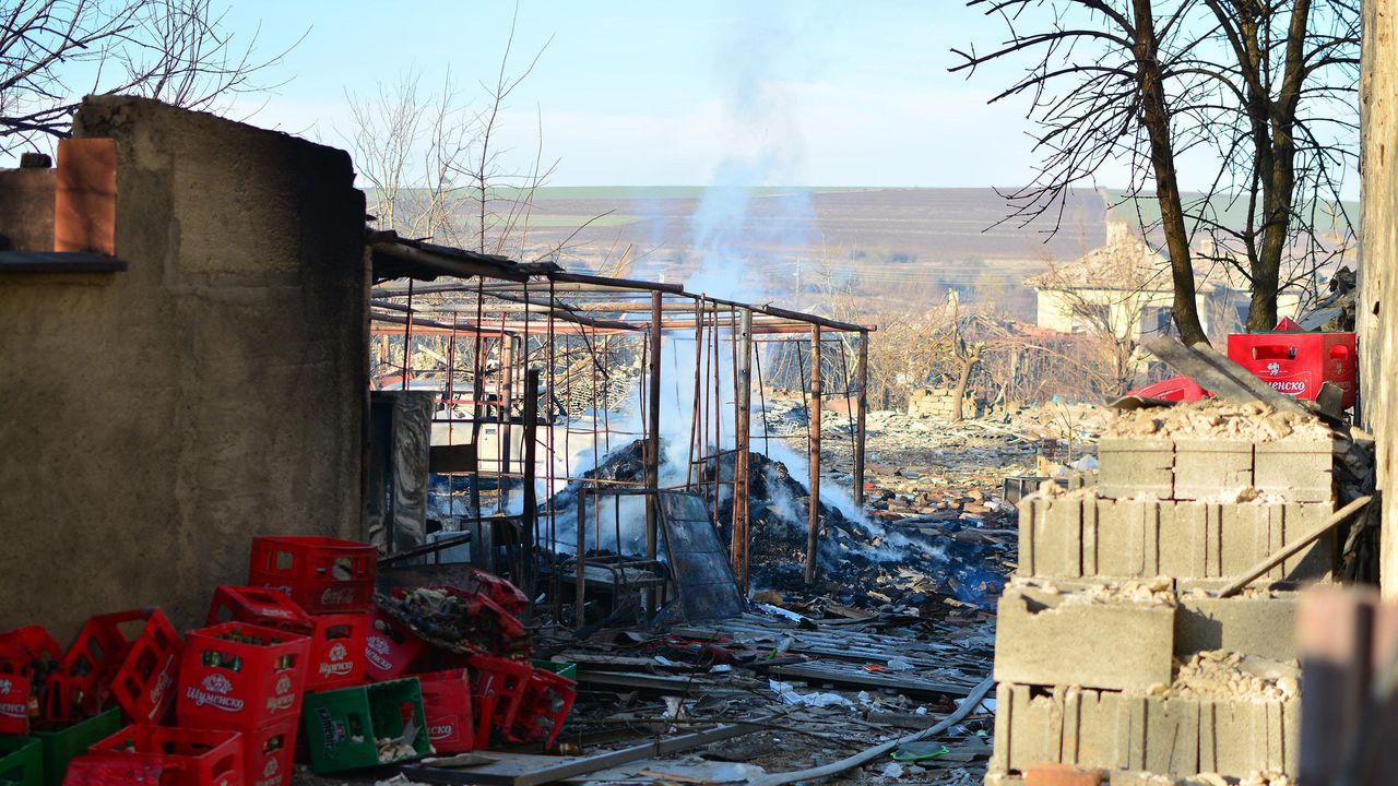 Полицай прекарал час и половина затрупан под развалините в Хитрино