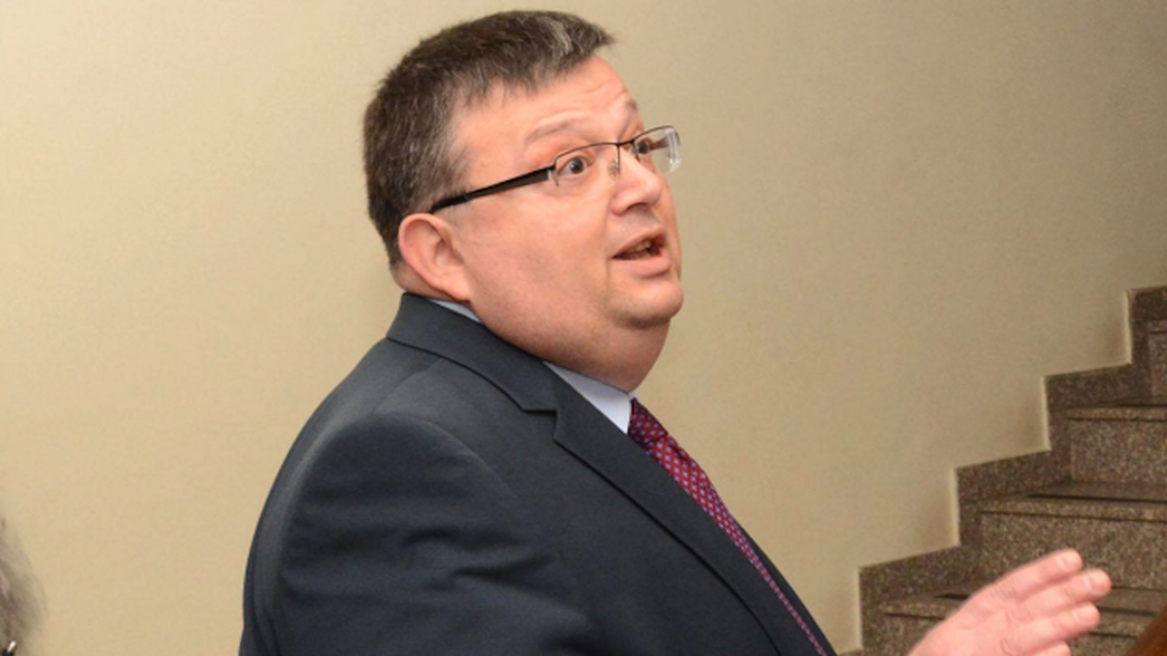 Цацаров поиска ВСС да отстрани ръководителя на прокуратурата в Казанлък