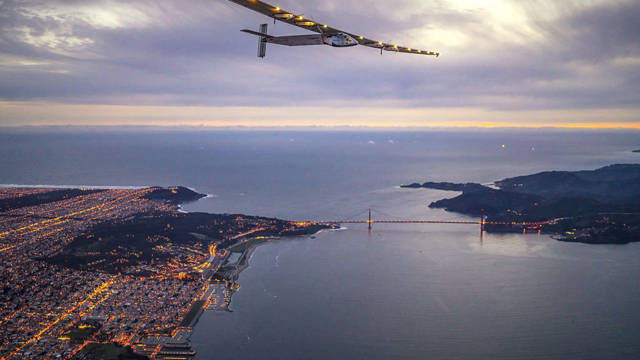 Слънчевият самолет Solar Impulse 2 се приземи