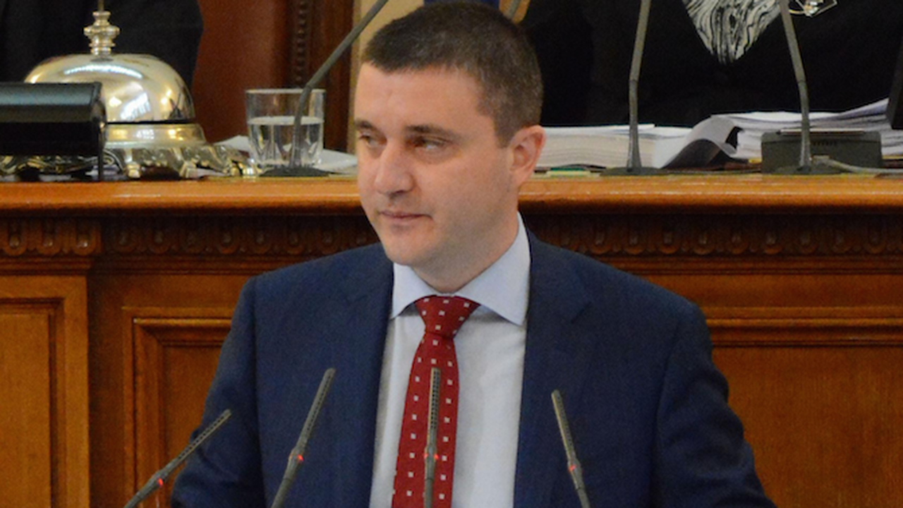 Горанов обвини БСП в подмяна на истината в твърденията за нов заем