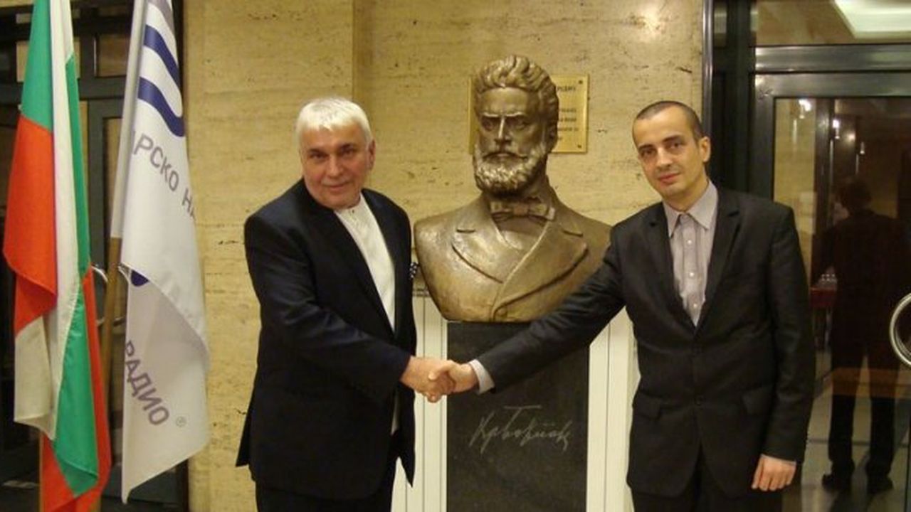 Програма ''Христо Ботев'' раздаде годишните си награди "Златният будилник" и откри бюст-па