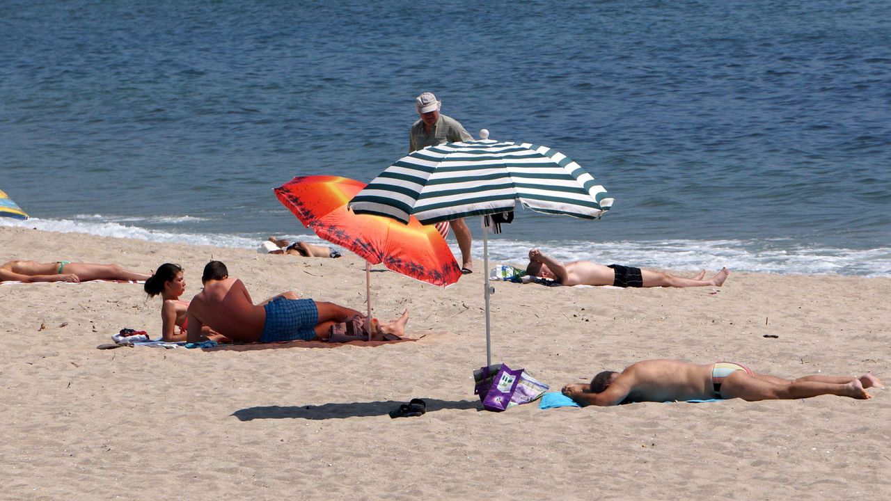 56 са охраняемите плажове в Бургас