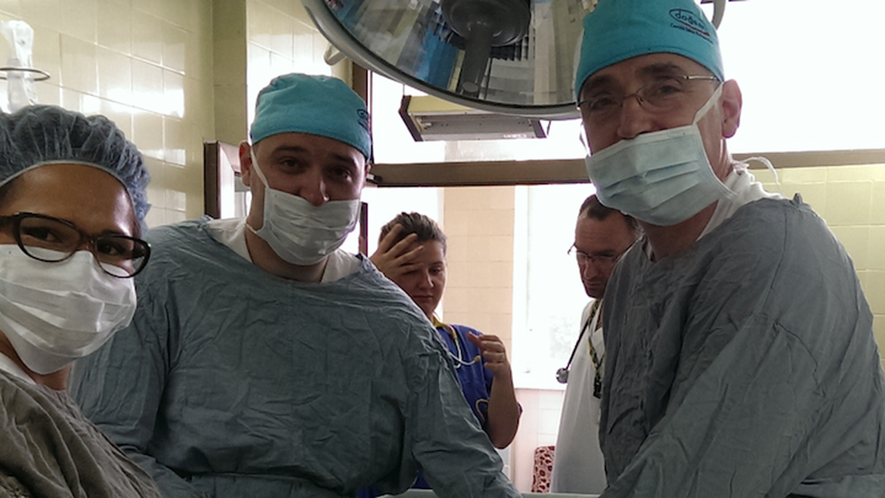 Извадиха 19-килограмов тумор от старица (снимки)