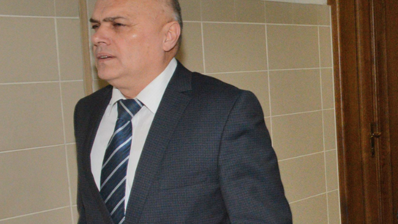 Валентин Радев: Няма как армията да стане наборна