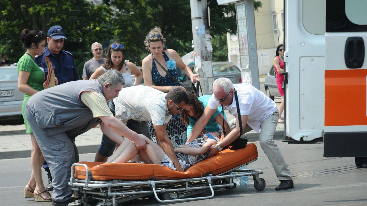 Блъснаха млада жена на пешеходна пътека в Кърджали