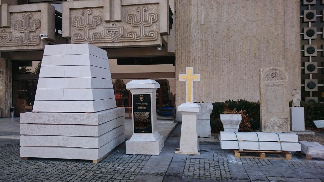 Възстановеният паметник на Каварналиев вече е в НИМ