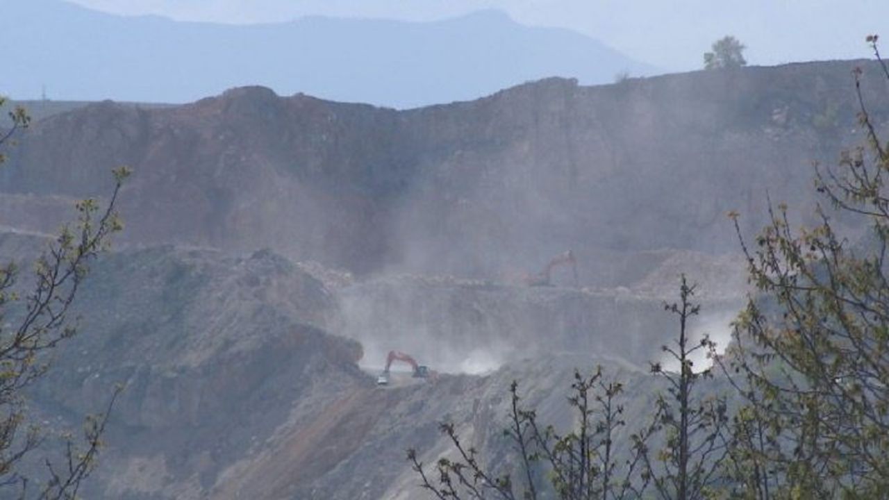 Село на протест срещу кариера за мрамор