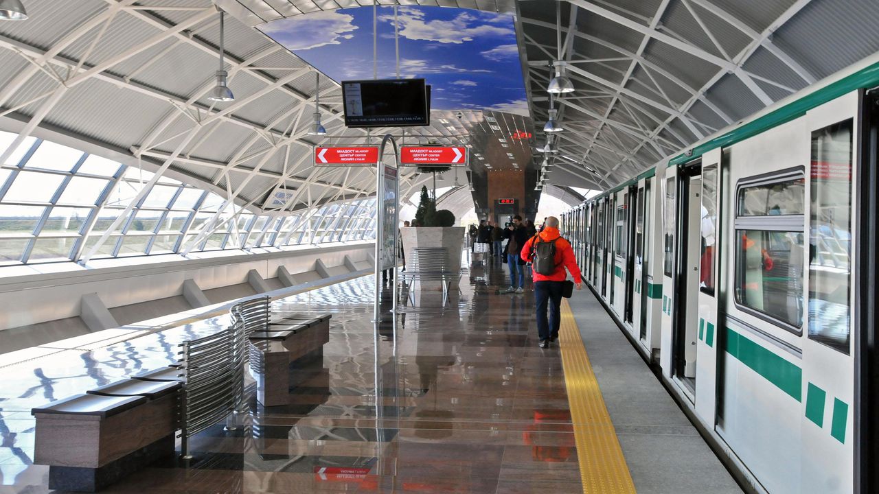 Метрото тръгна по график