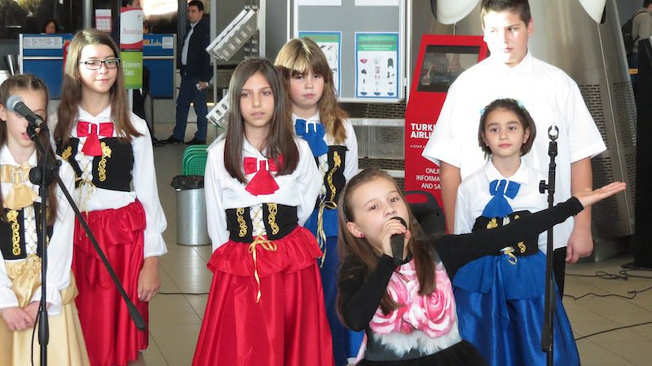 Химнът на Детската Евровизия озвучи летище София (снимки)