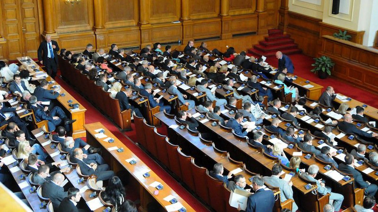 Промените в Конституцията на дневен ред в парламента
