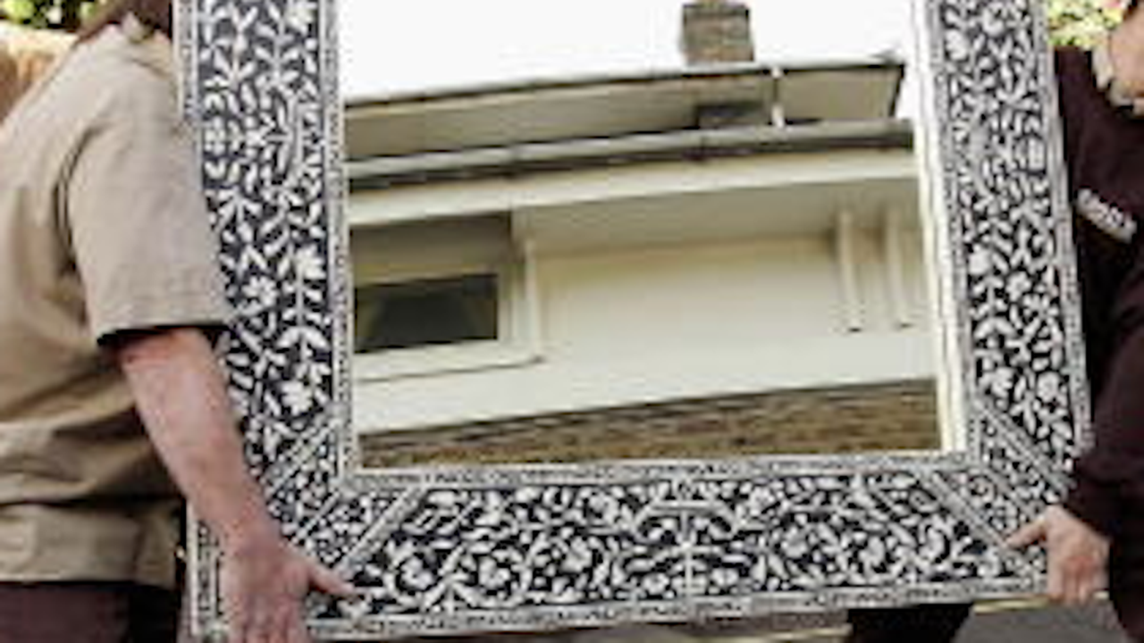 Илюзия отразява квадратите като кръгове в огледалото (видео)