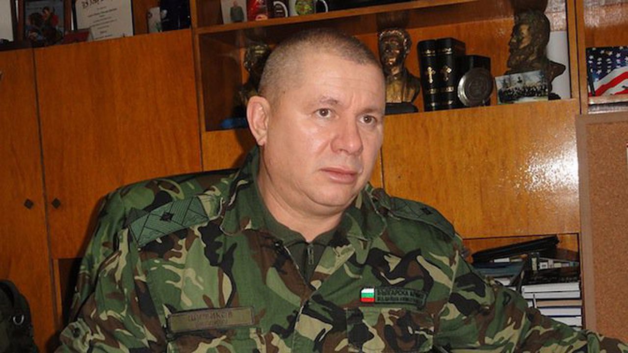 Генерал Шивиков „поръчан” от висши военни, разкрива СРС