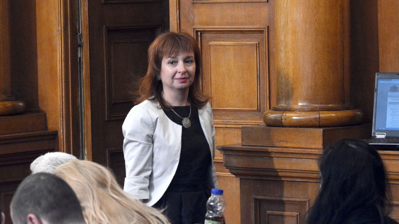 Министър Русинова е избрана за член на Надзорния съвет на НОИ