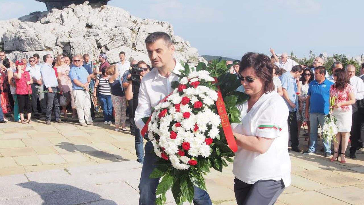 Нинова почете паметта на загиналите в боевете на връх Шипка (снимки)