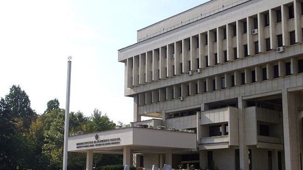 МВнР още не знае дали наистина е забранено на Пеевски и Доган да ходят в Турция (видео)