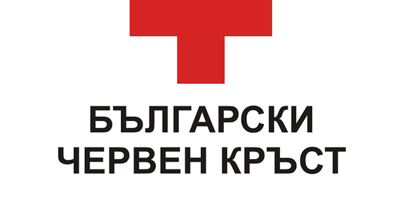 Все повече българи даряват дрехи, отчетоха от БЧК (видео)