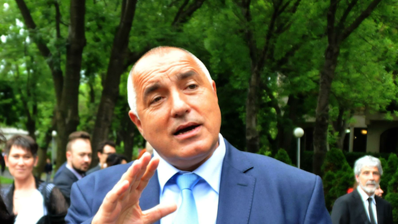 Бойко Борисов поздрави сестра си за рождения й ден (снимка)