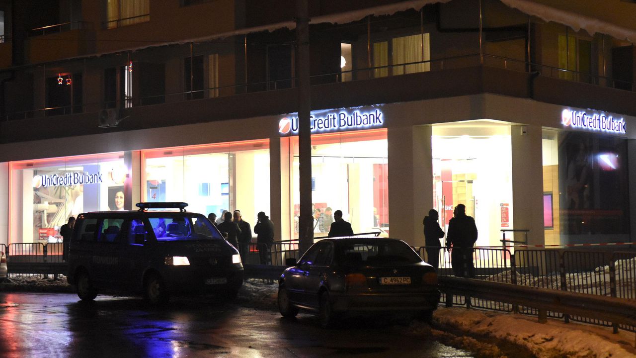 Джипът, с който беше извършен обира в "Люлин", бил откраднат от министерски син
