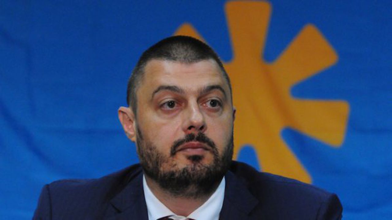 Още двама депутати напускат Бареков