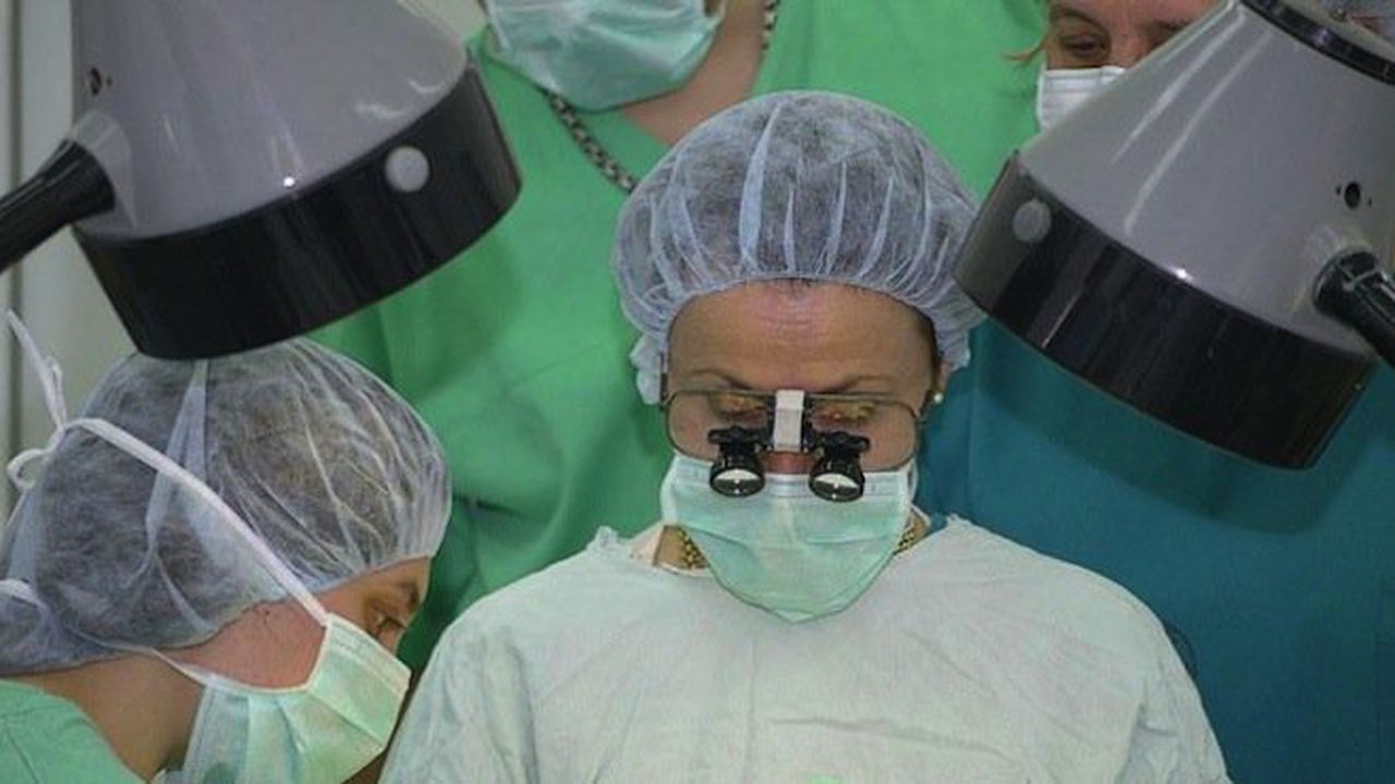 Компютри и мобилни телефони не увреждат очите, успокои офталмолог