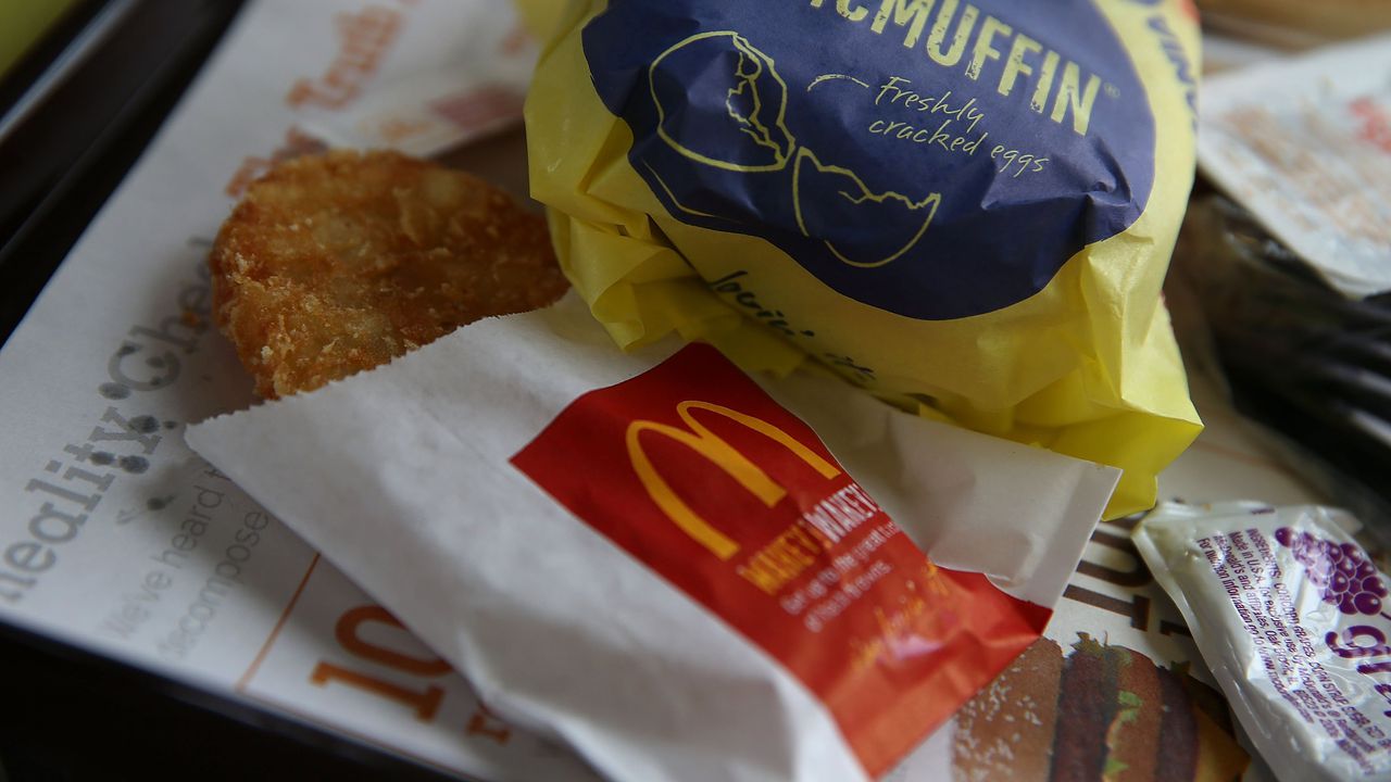 Кои са късметлиите със златни карти за McDonald's