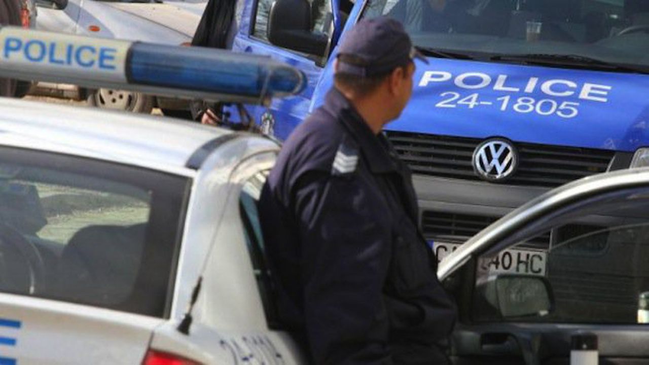 Уволниха полицай за шамар на ромка